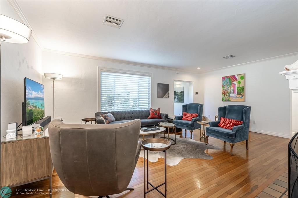 Active With Contract: $7,250 (3 beds, 2 baths, 2288 Square Feet)