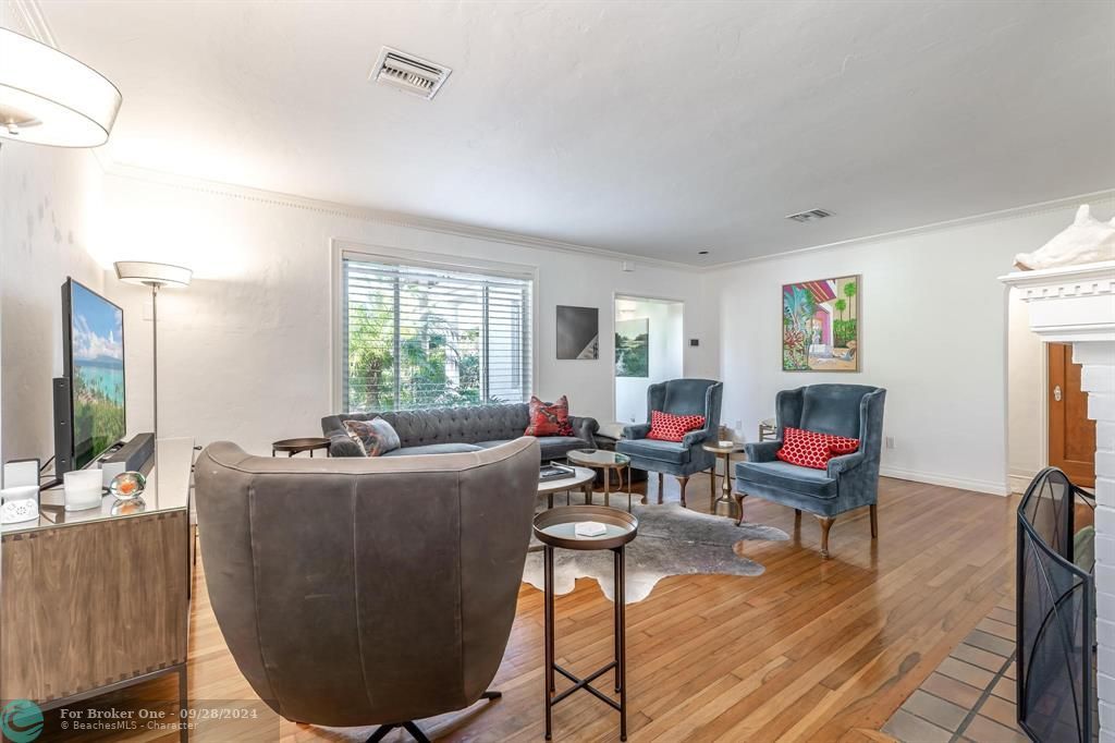 Active With Contract: $7,250 (3 beds, 2 baths, 2288 Square Feet)