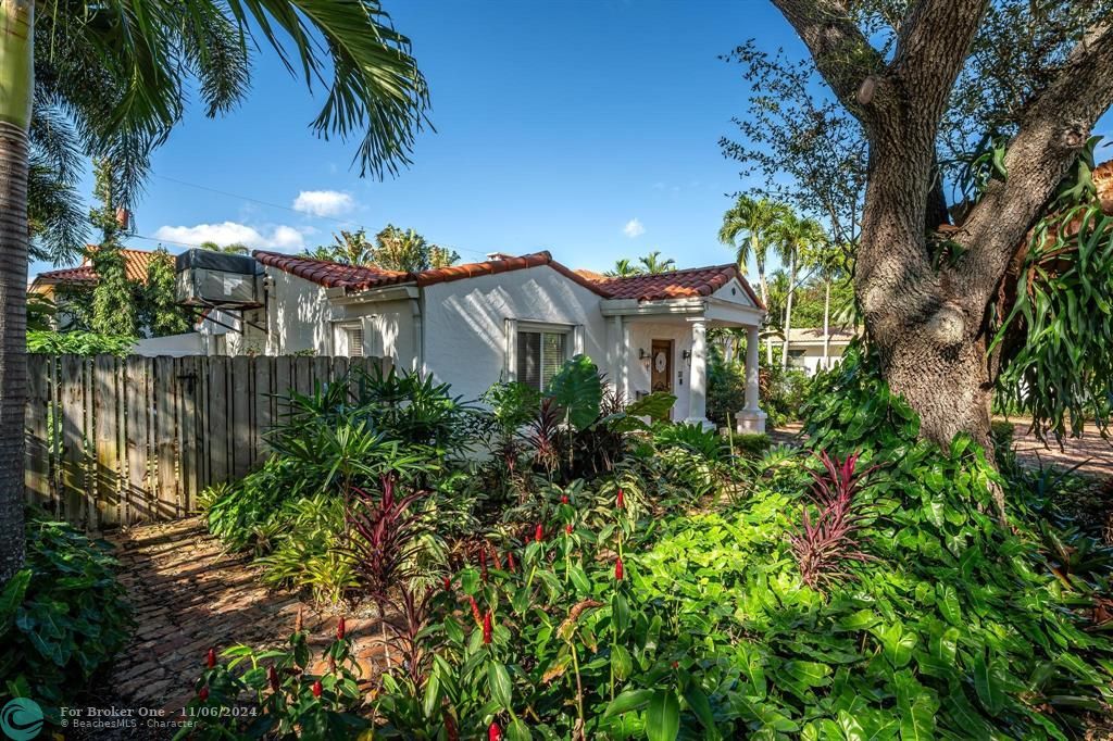 Active With Contract: $7,250 (3 beds, 2 baths, 2288 Square Feet)