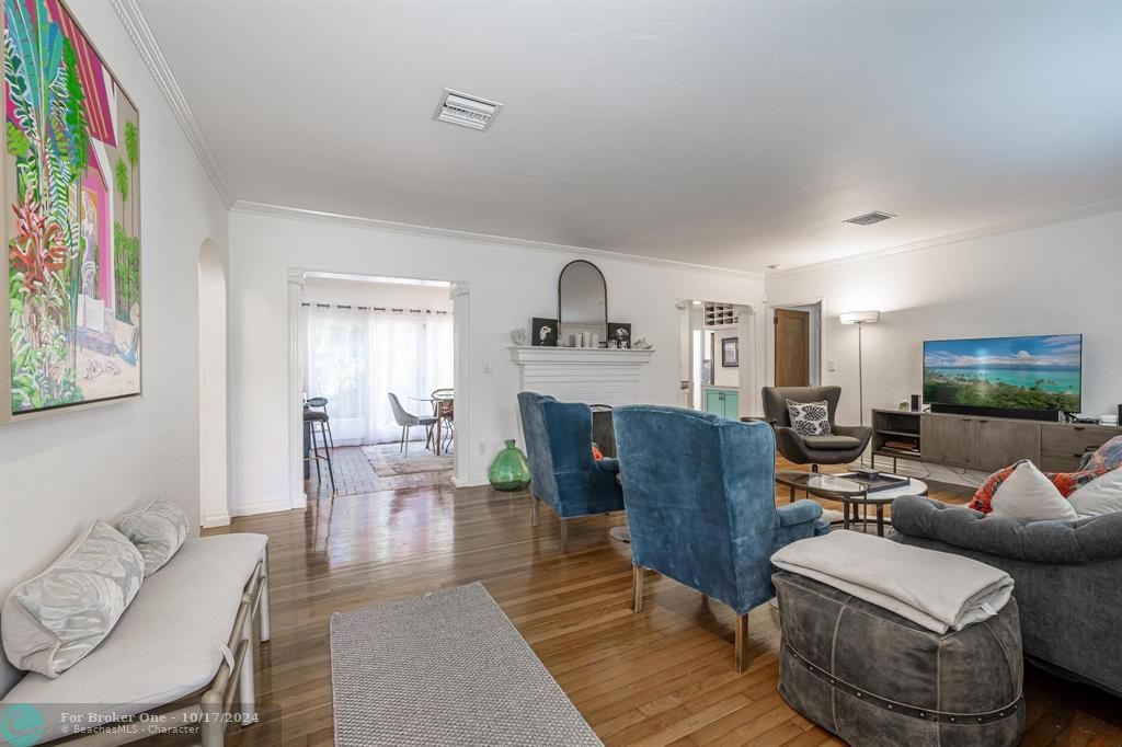 Active With Contract: $7,250 (3 beds, 2 baths, 2288 Square Feet)