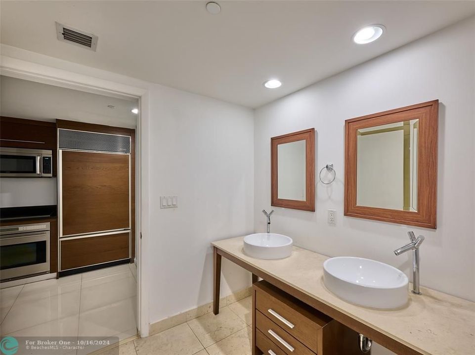 Recently Rented: $3,600 (1 beds, 1 baths, 732 Square Feet)