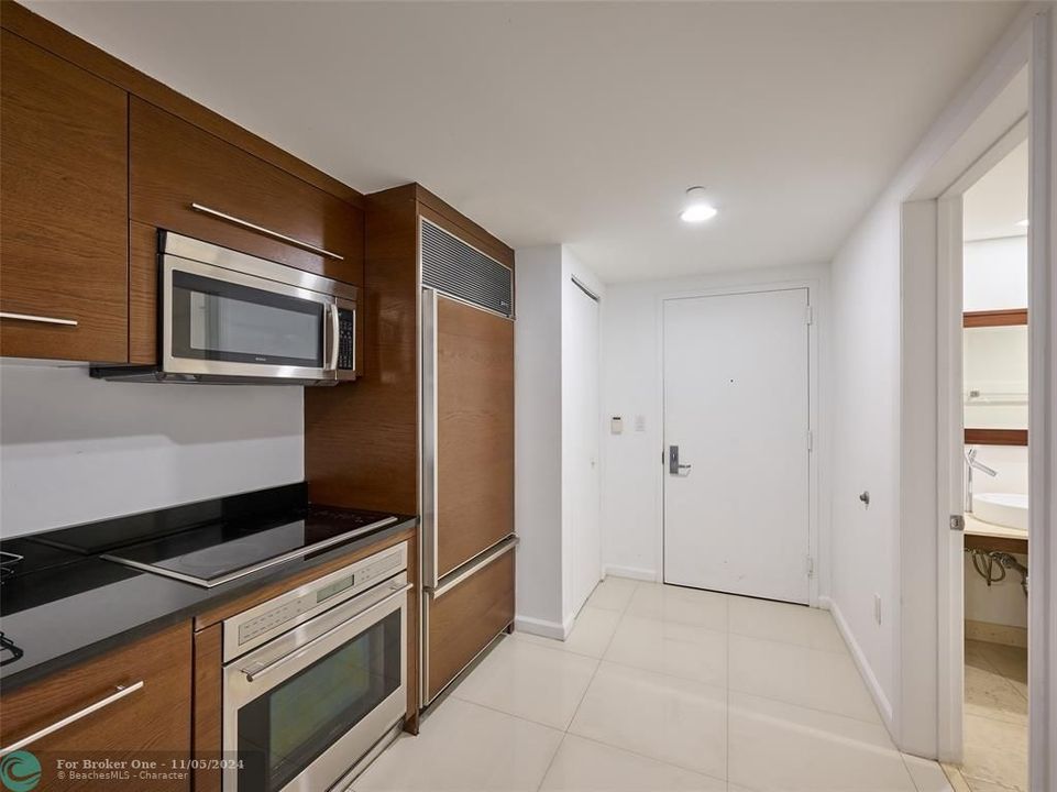 Recently Rented: $3,600 (1 beds, 1 baths, 732 Square Feet)