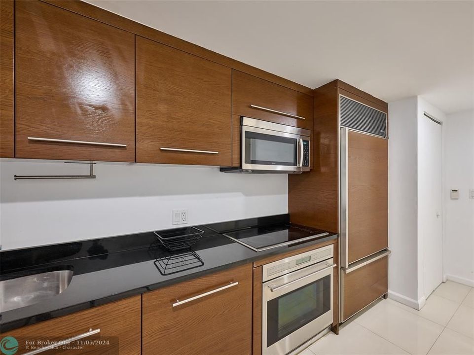 Recently Rented: $3,600 (1 beds, 1 baths, 732 Square Feet)