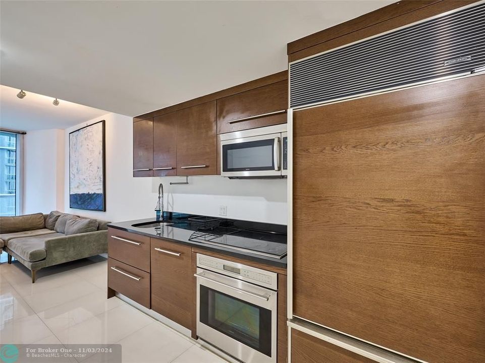 Recently Rented: $3,600 (1 beds, 1 baths, 732 Square Feet)