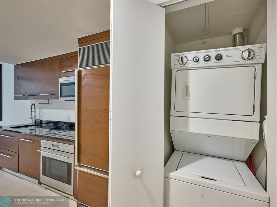 Recently Rented: $3,600 (1 beds, 1 baths, 732 Square Feet)