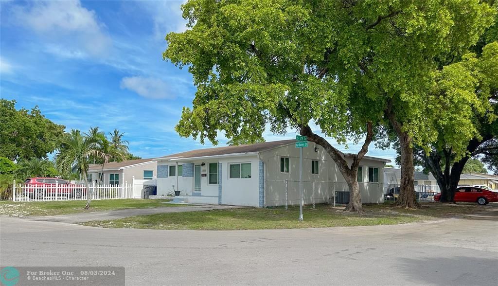 Recently Sold: $495,000 (3 beds, 2 baths, 1387 Square Feet)