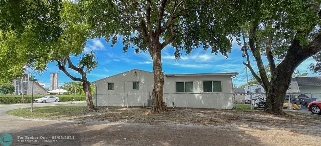 Recently Sold: $495,000 (3 beds, 2 baths, 1387 Square Feet)