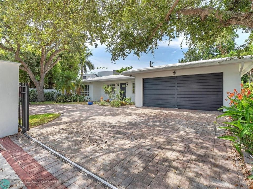 For Sale: $1,470,000 (3 beds, 2 baths, 2028 Square Feet)