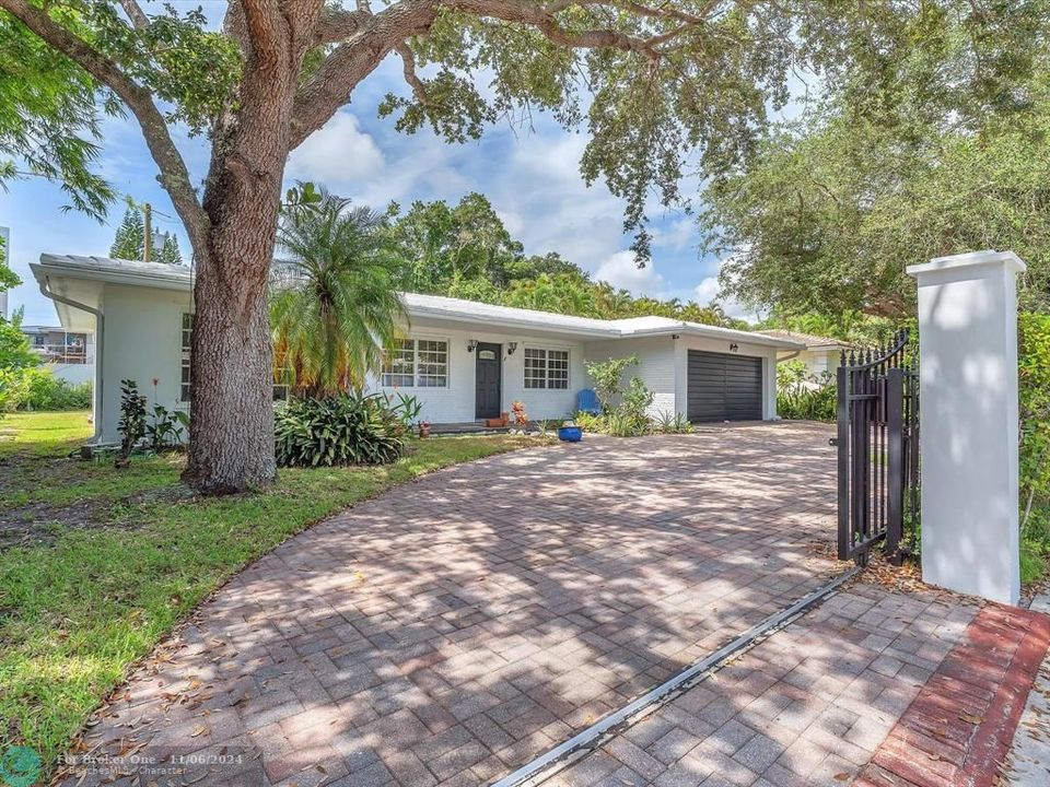 For Sale: $1,470,000 (3 beds, 2 baths, 2028 Square Feet)