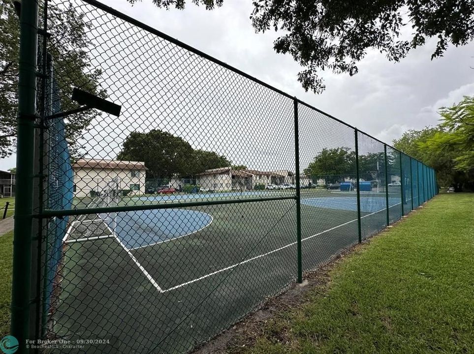 Active With Contract: $120,000 (2 beds, 2 baths, 1019 Square Feet)