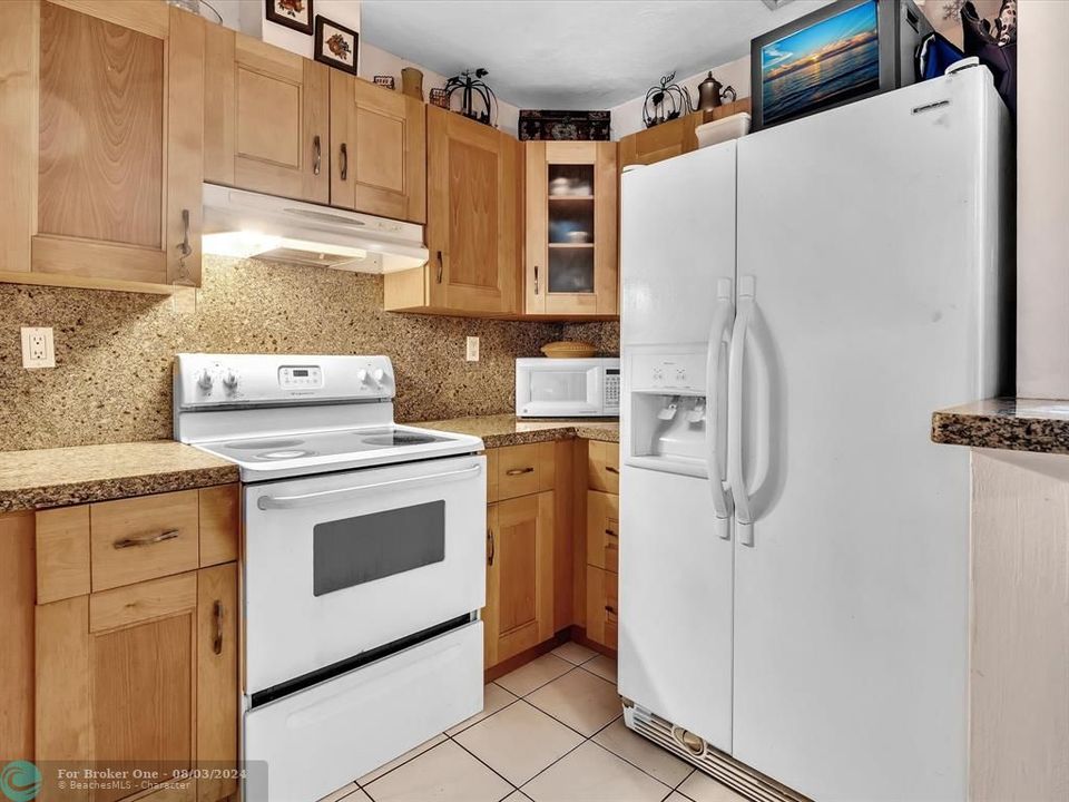 For Sale: $435,000 (2 beds, 1 baths, 1034 Square Feet)