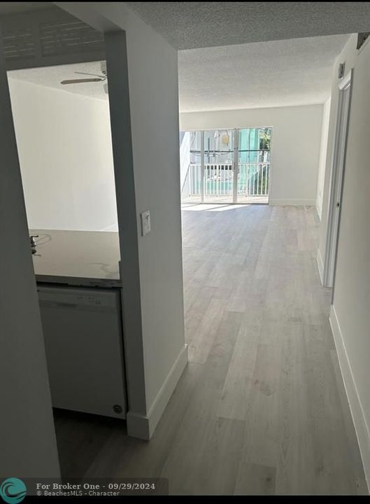 For Sale: $359,900 (2 beds, 2 baths, 1175 Square Feet)