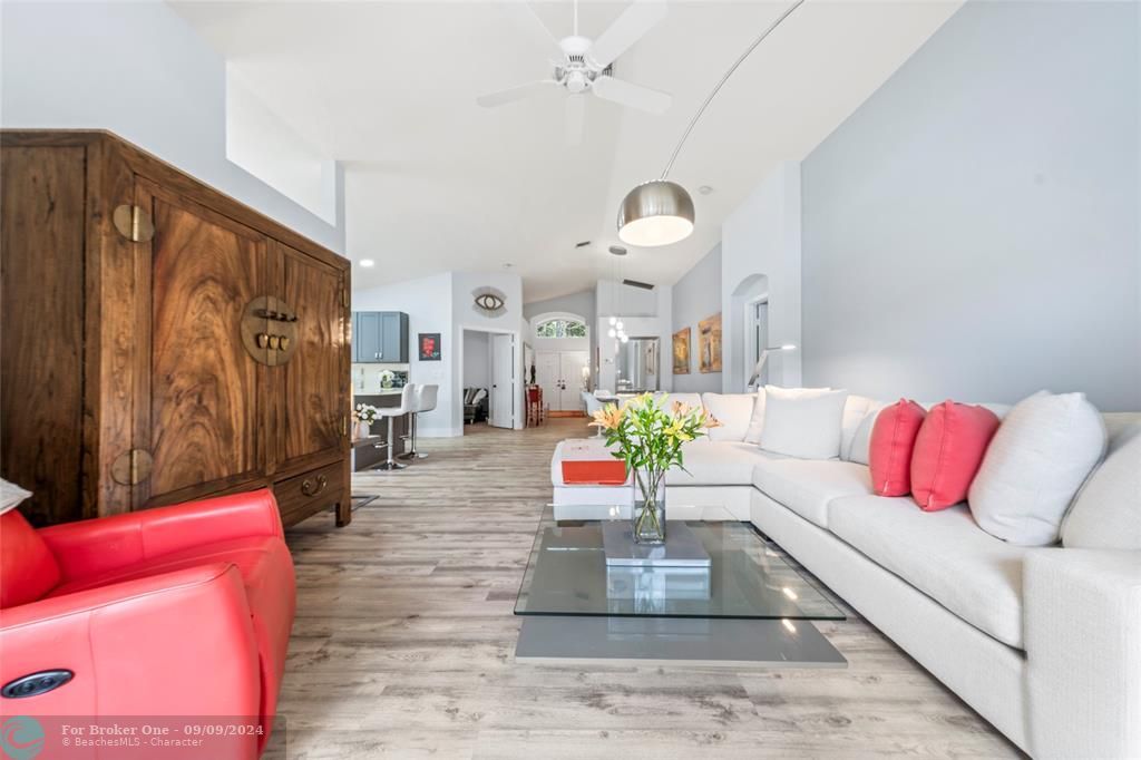 Active With Contract: $485,000 (3 beds, 2 baths, 1696 Square Feet)