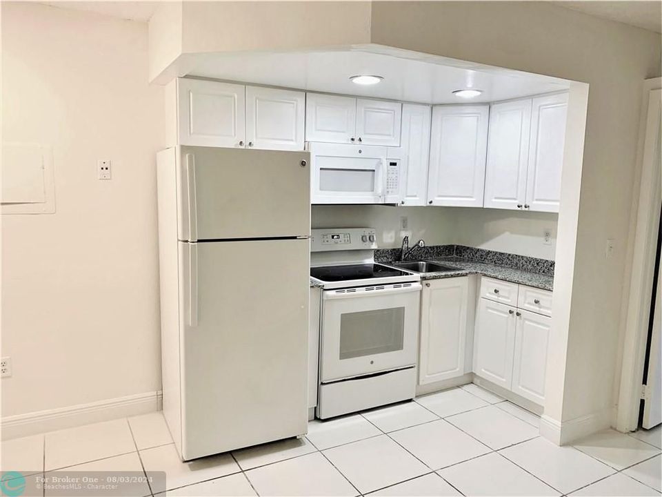 For Rent: $1,699 (1 beds, 1 baths, 550 Square Feet)