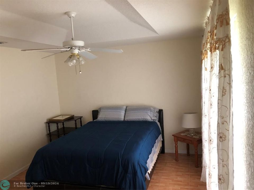 For Rent: $1,125 (1 beds, 1 baths, 1396 Square Feet)