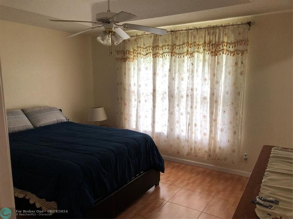 For Rent: $1,125 (1 beds, 1 baths, 1396 Square Feet)