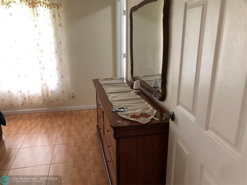 For Rent: $1,125 (1 beds, 1 baths, 1396 Square Feet)