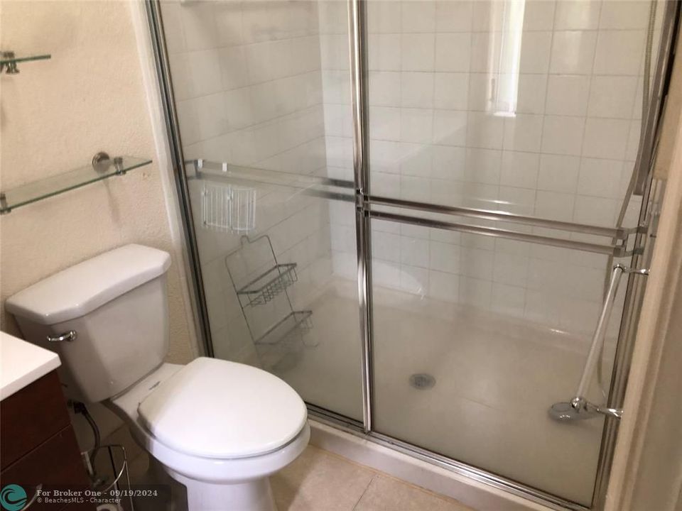 For Rent: $1,125 (1 beds, 1 baths, 1396 Square Feet)