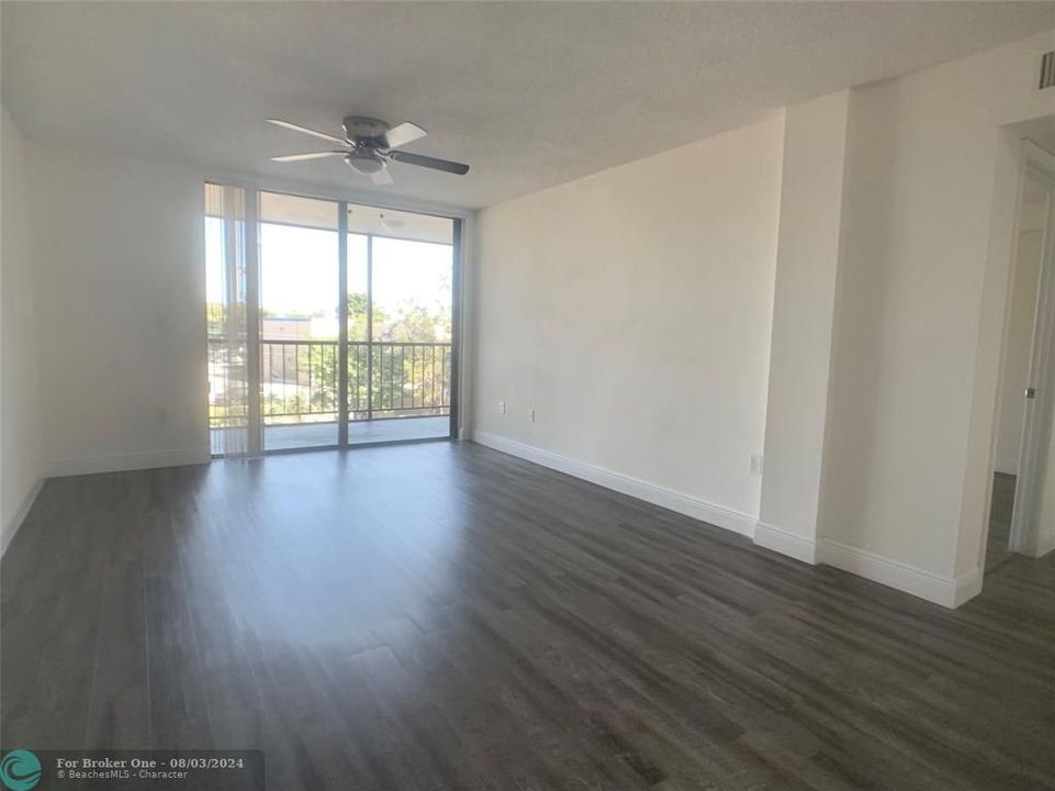 For Rent: $1,935 (1 beds, 1 baths, 850 Square Feet)