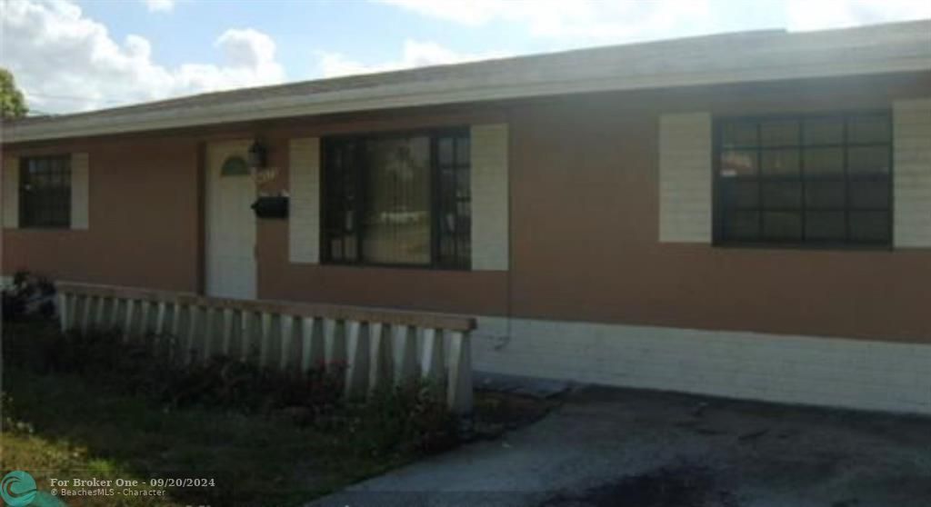 Active With Contract: $3,099 (4 beds, 2 baths, 1264 Square Feet)