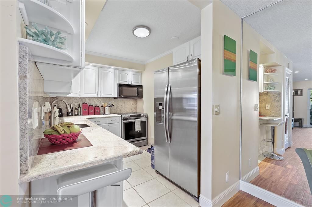 For Sale: $309,000 (1 beds, 1 baths, 850 Square Feet)