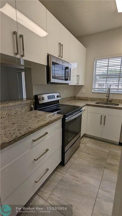 Active With Contract: $2,100 (2 beds, 2 baths, 854 Square Feet)