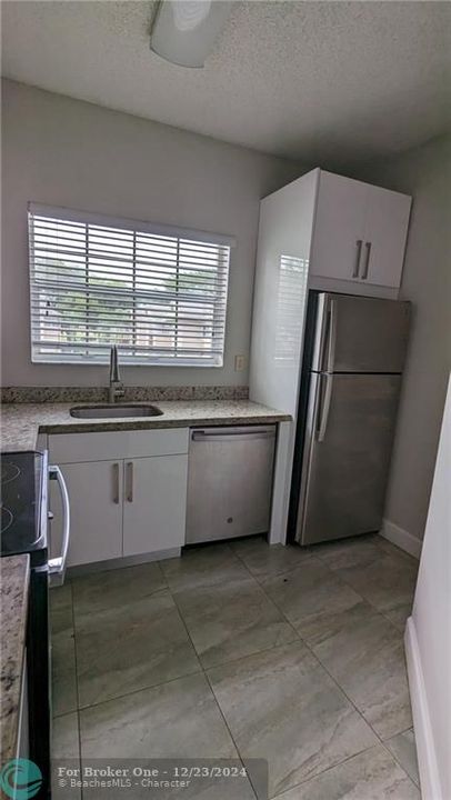 Active With Contract: $2,100 (2 beds, 2 baths, 854 Square Feet)