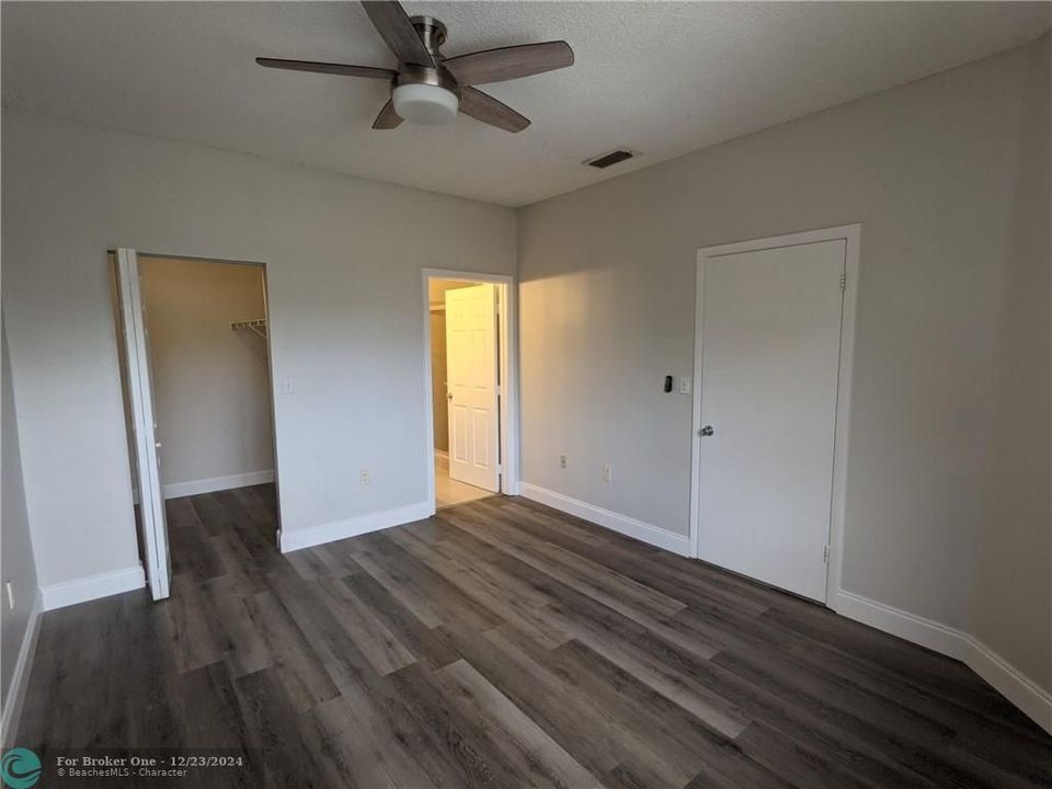 Active With Contract: $2,100 (2 beds, 2 baths, 854 Square Feet)