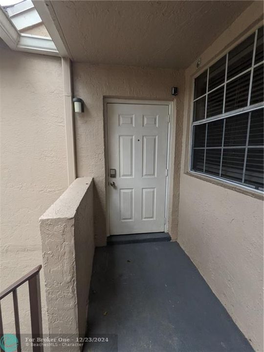 Active With Contract: $2,100 (2 beds, 2 baths, 854 Square Feet)