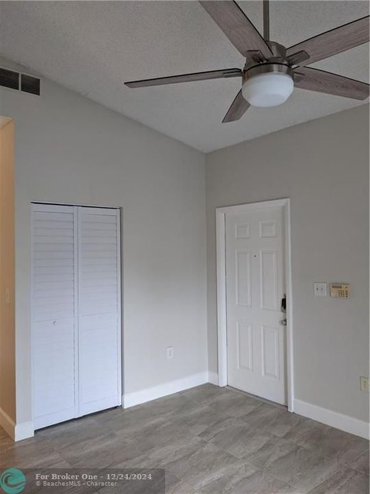 Active With Contract: $2,100 (2 beds, 2 baths, 854 Square Feet)