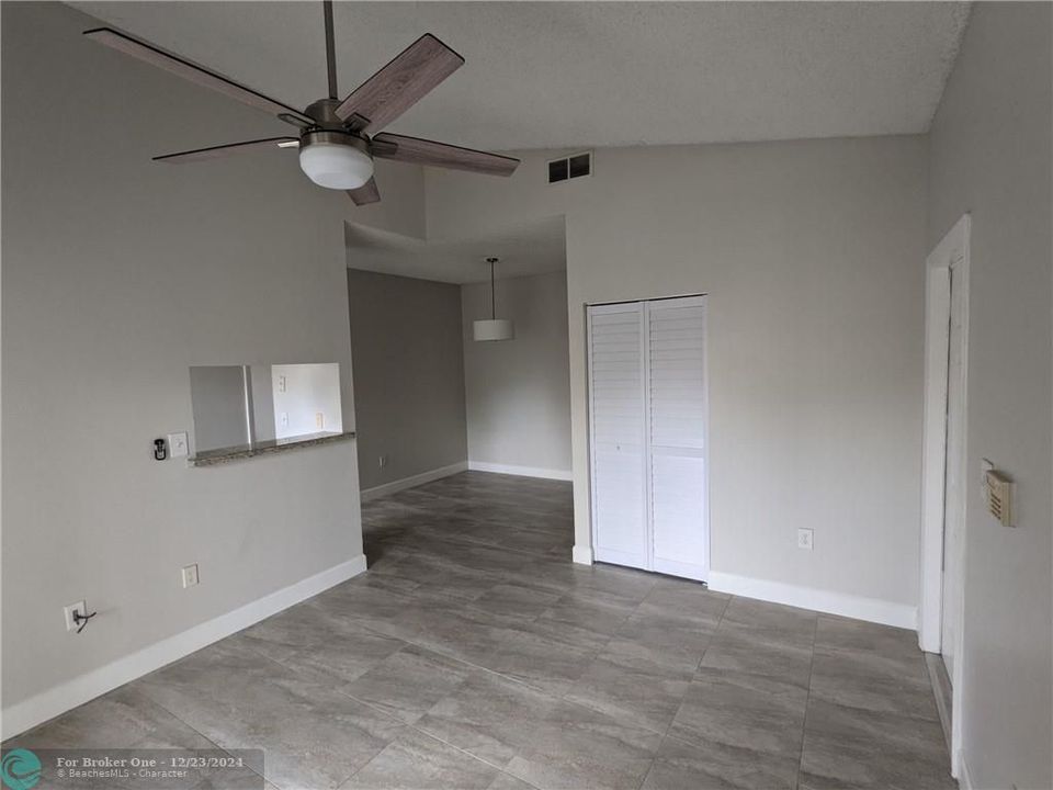 Active With Contract: $2,100 (2 beds, 2 baths, 854 Square Feet)