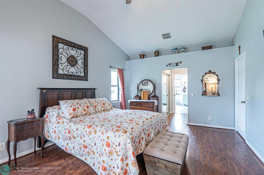 Active With Contract: $999,000 (4 beds, 3 baths, 2414 Square Feet)