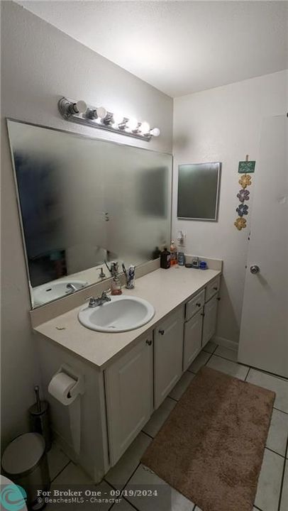 Active With Contract: $1,800 (1 beds, 1 baths, 628 Square Feet)