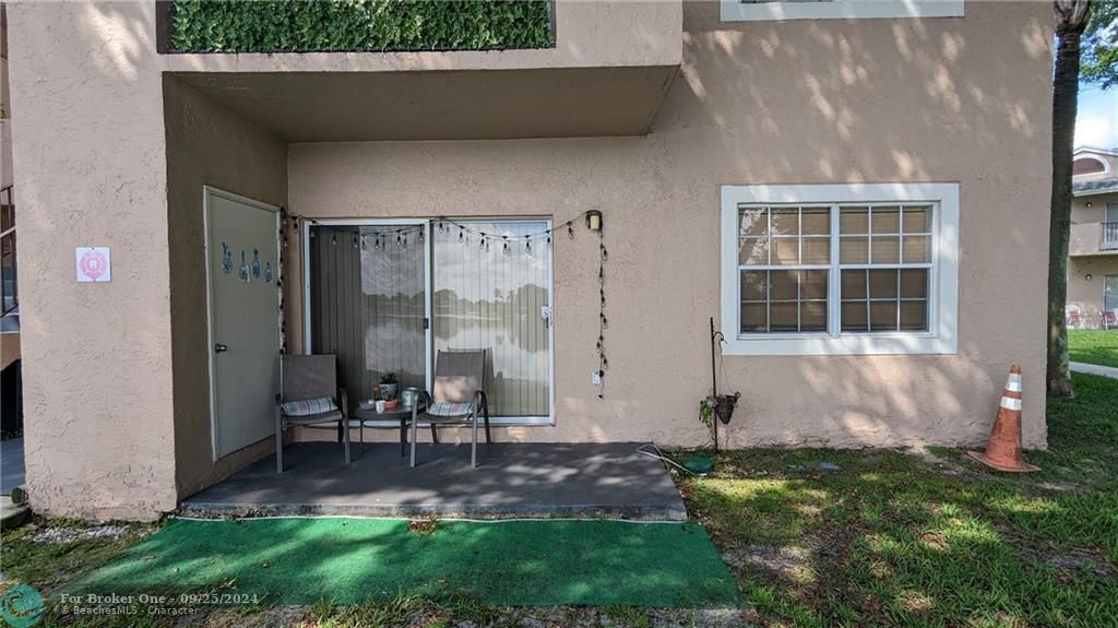 Active With Contract: $1,800 (1 beds, 1 baths, 628 Square Feet)