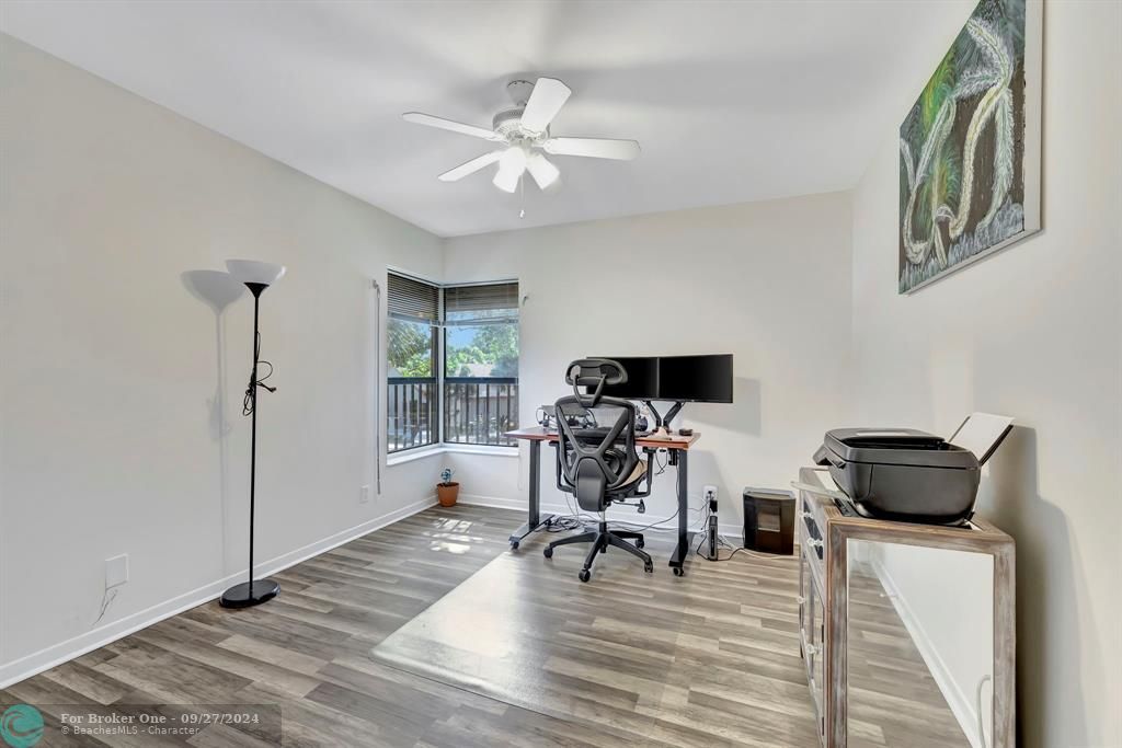 Active With Contract: $245,000 (2 beds, 2 baths, 978 Square Feet)