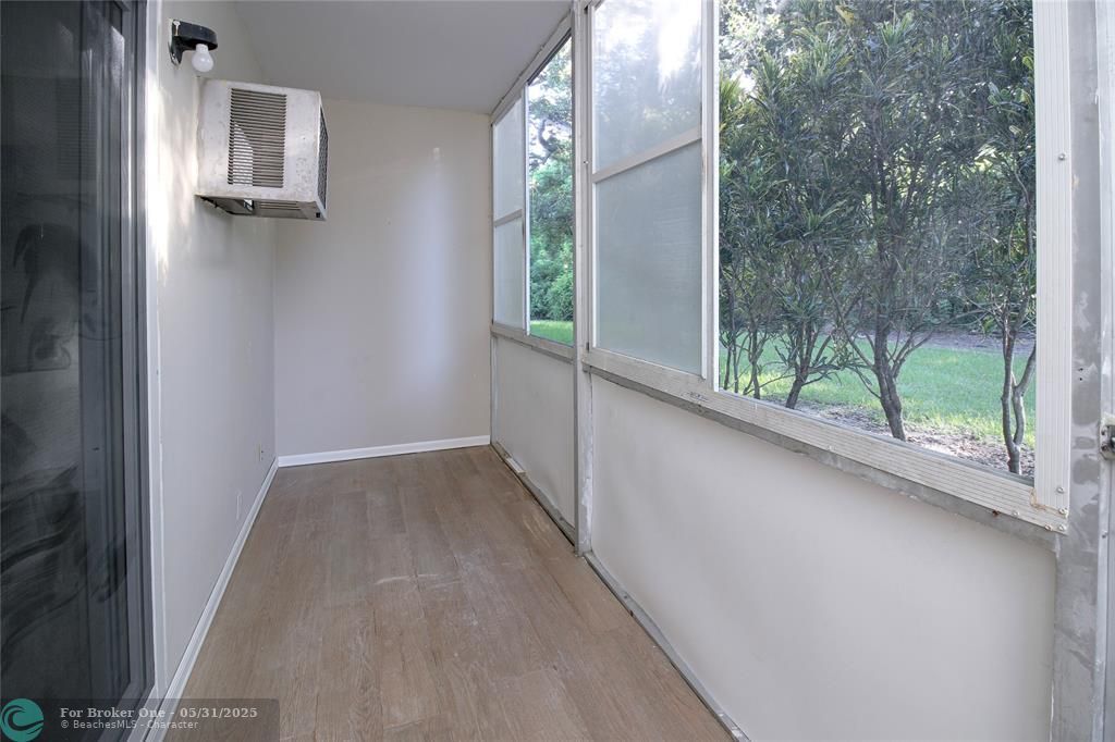 Recently Sold: $149,000 (1 beds, 1 baths, 706 Square Feet)