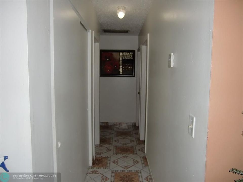 For Sale: $250,000 (3 beds, 2 baths, 1100 Square Feet)