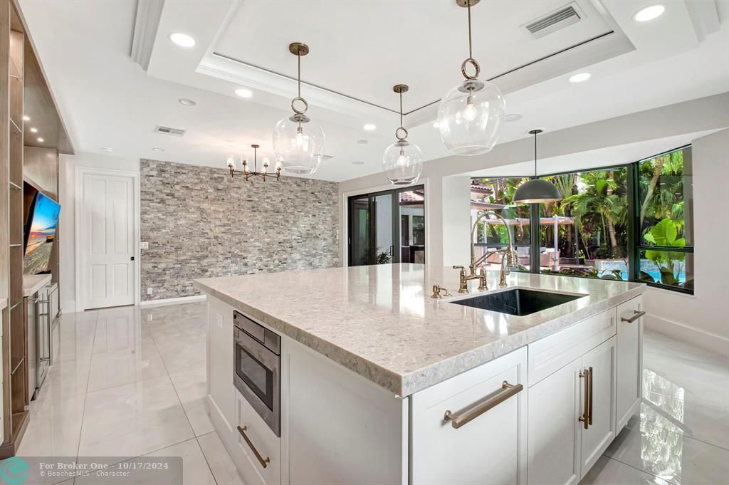 Active With Contract: $2,300,000 (4 beds, 4 baths, 3294 Square Feet)