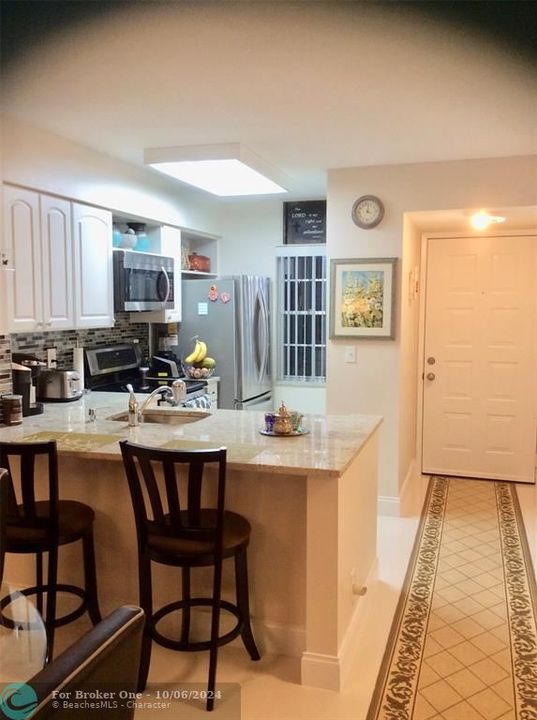 For Rent: $3,000 (2 beds, 2 baths, 820 Square Feet)