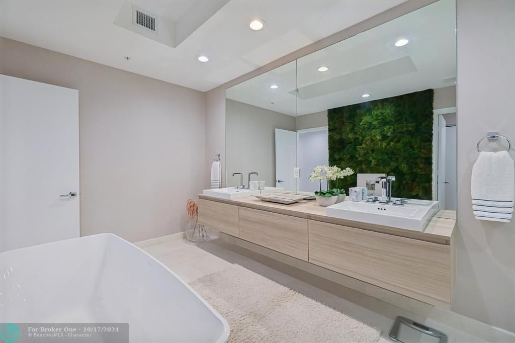 Recently Sold: $1,595,000 (3 beds, 3 baths, 2158 Square Feet)