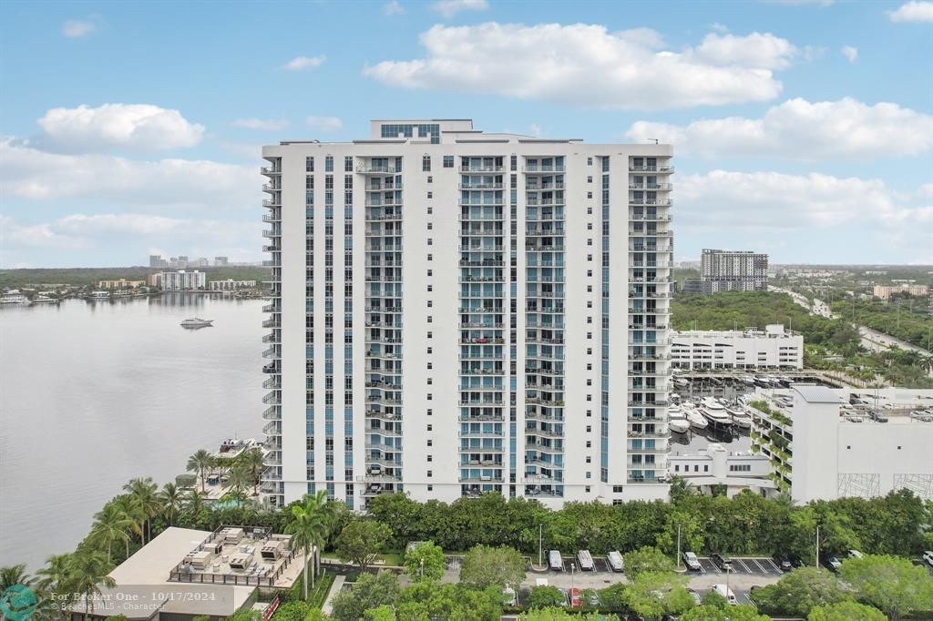 Recently Sold: $1,595,000 (3 beds, 3 baths, 2158 Square Feet)