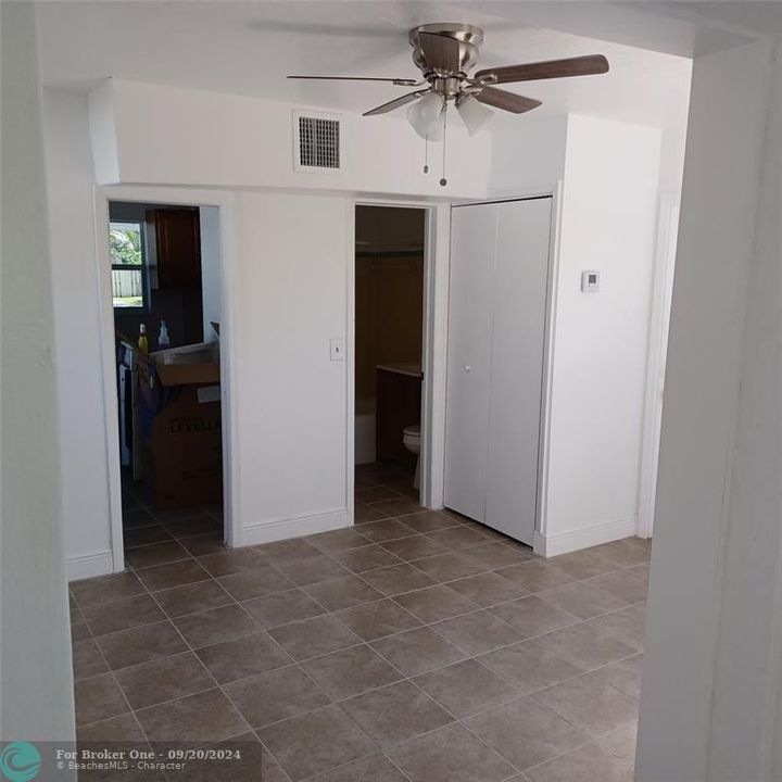 Active With Contract: $1,795 (1 beds, 1 baths, 0 Square Feet)