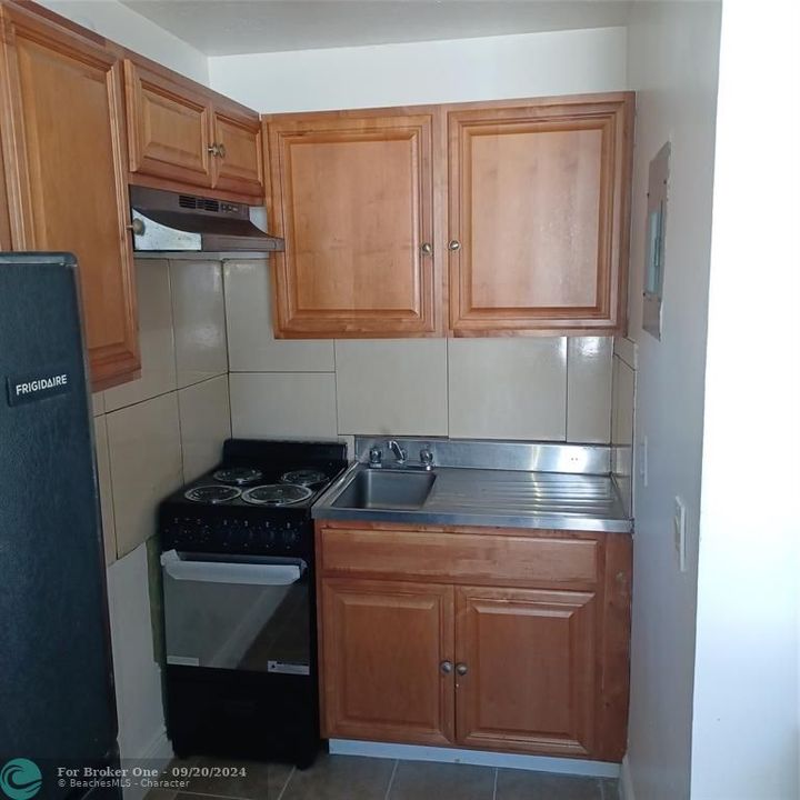 Active With Contract: $1,795 (1 beds, 1 baths, 0 Square Feet)