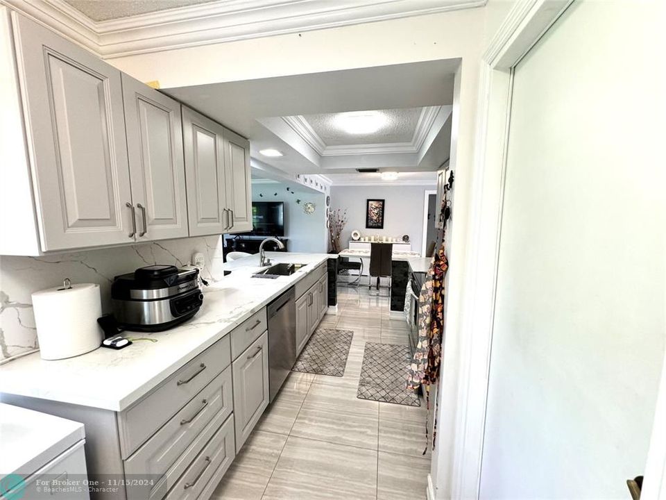 Active With Contract: $479,900 (2 beds, 2 baths, 1199 Square Feet)