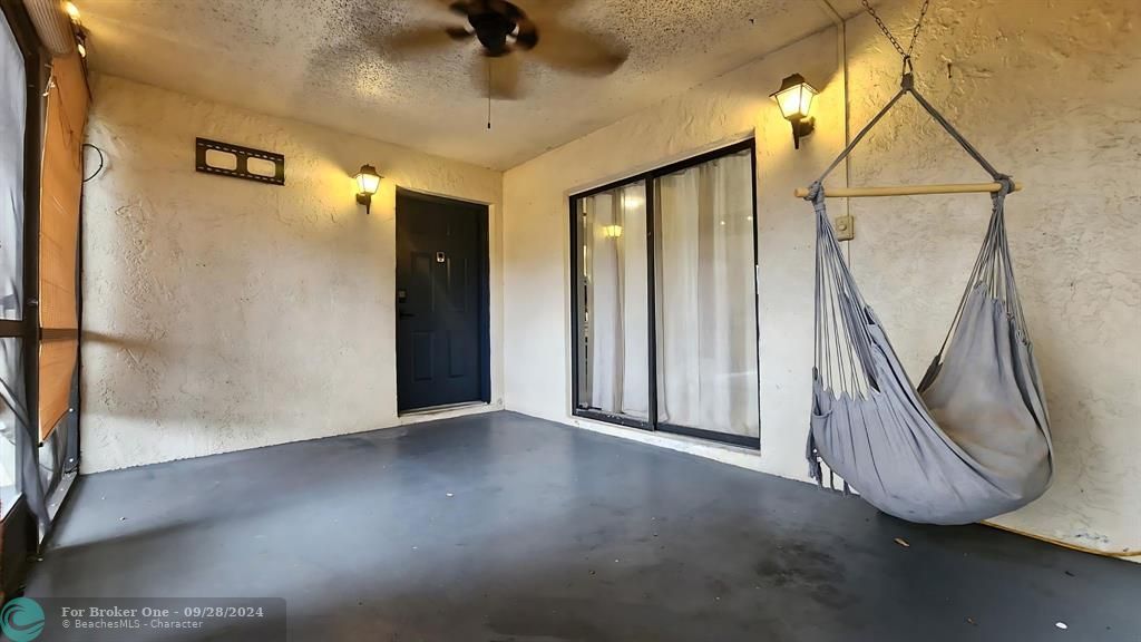 Active With Contract: $2,750 (3 beds, 2 baths, 1434 Square Feet)