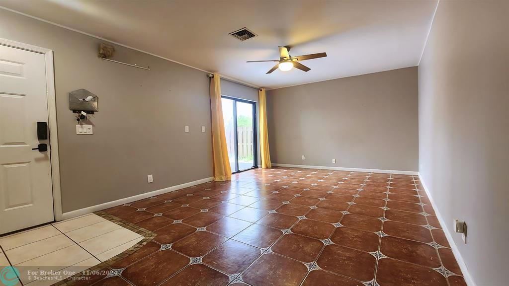 Active With Contract: $2,750 (3 beds, 2 baths, 1434 Square Feet)