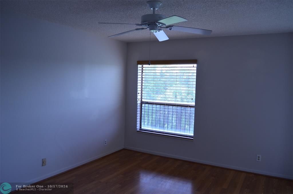 Recently Rented: $1,950 (2 beds, 2 baths, 930 Square Feet)