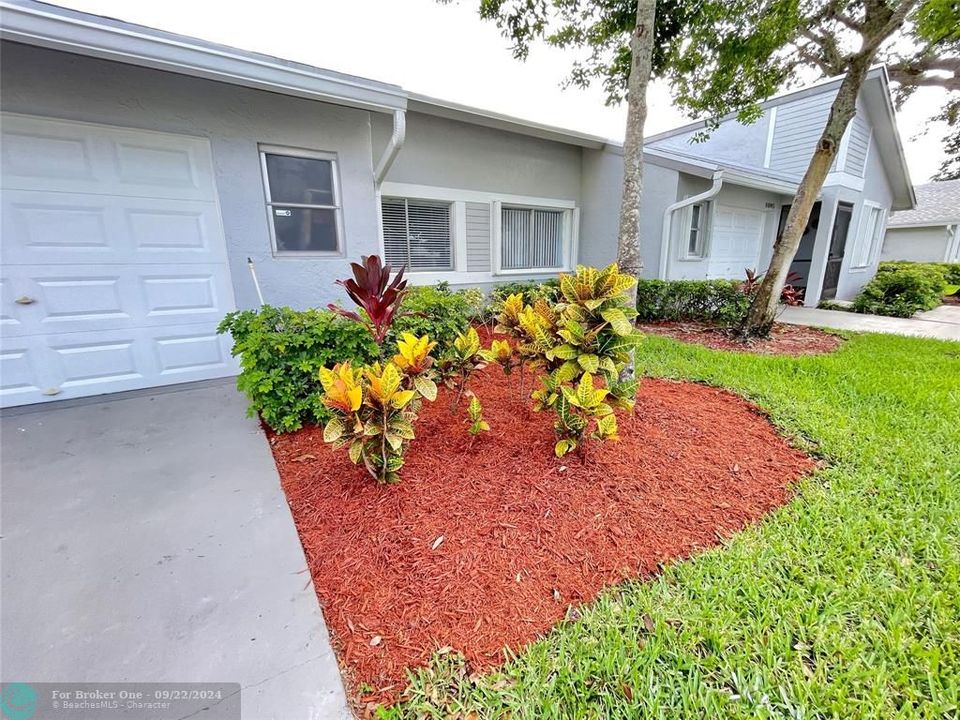 For Sale: $410,000 (2 beds, 2 baths, 1148 Square Feet)