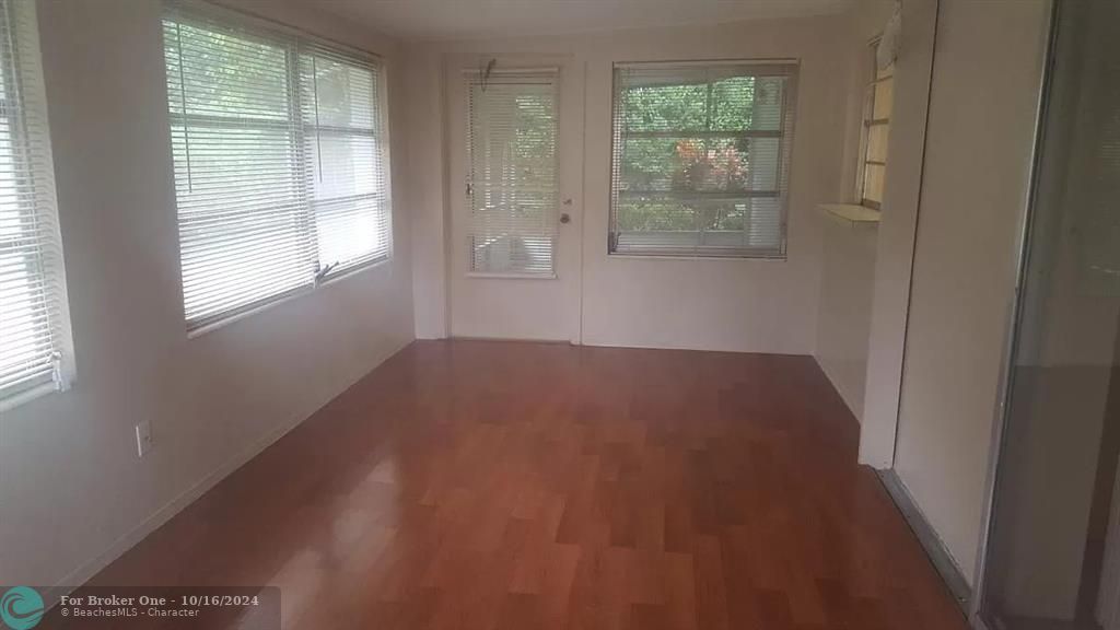 For Sale: $160,000 (2 beds, 1 baths, 1444 Square Feet)