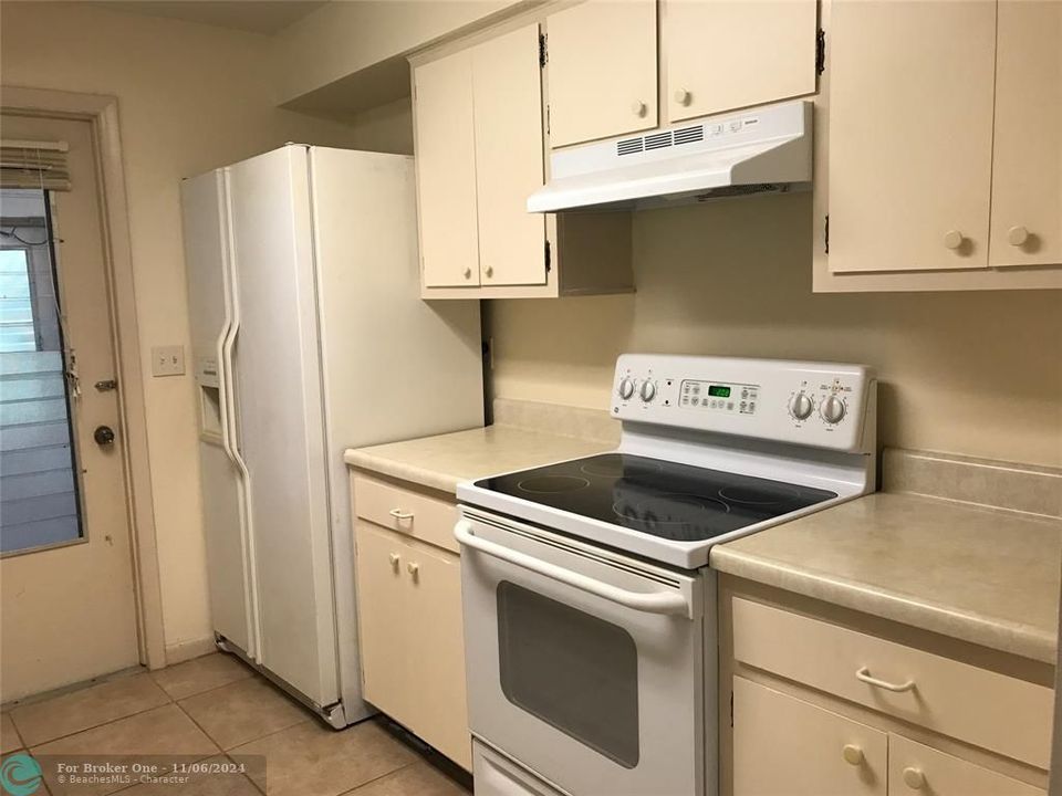 For Sale: $160,000 (2 beds, 1 baths, 1444 Square Feet)